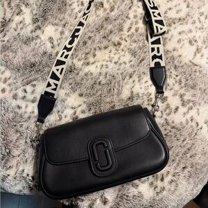 Marc Jacobs Black Crossbody Bag with Logo Strap 
Clover bag